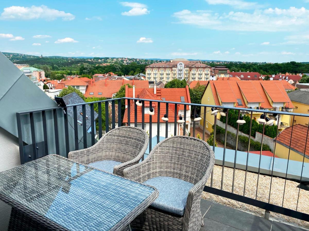 Panorama View Apartment In City Center Heviz Exterior photo